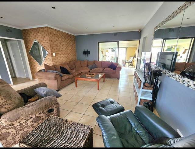 4 BEDROOM HOUSE FOR SALE IN BONAERO PARK